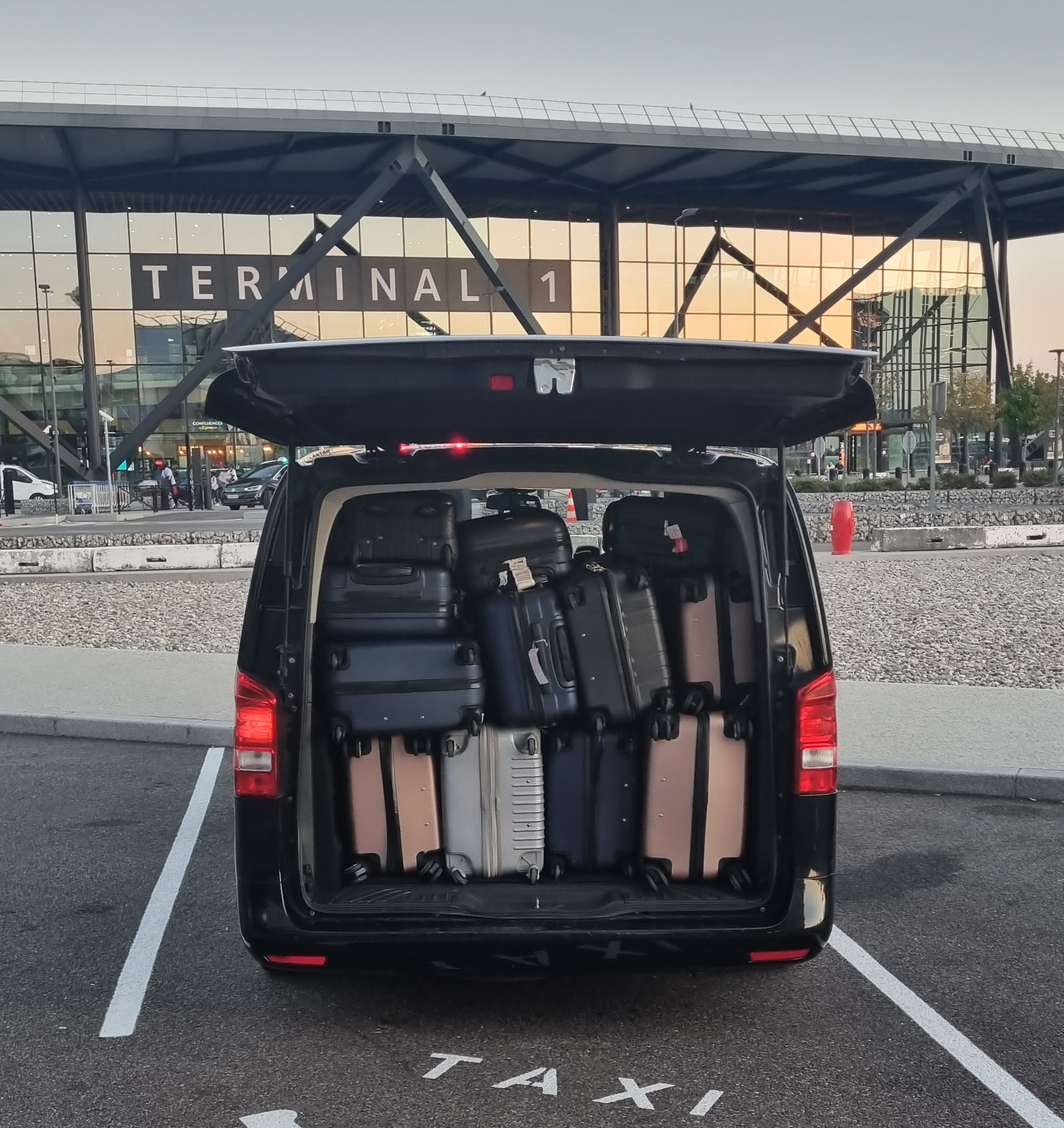 taxi officiel aéroport lyon 8 passagers