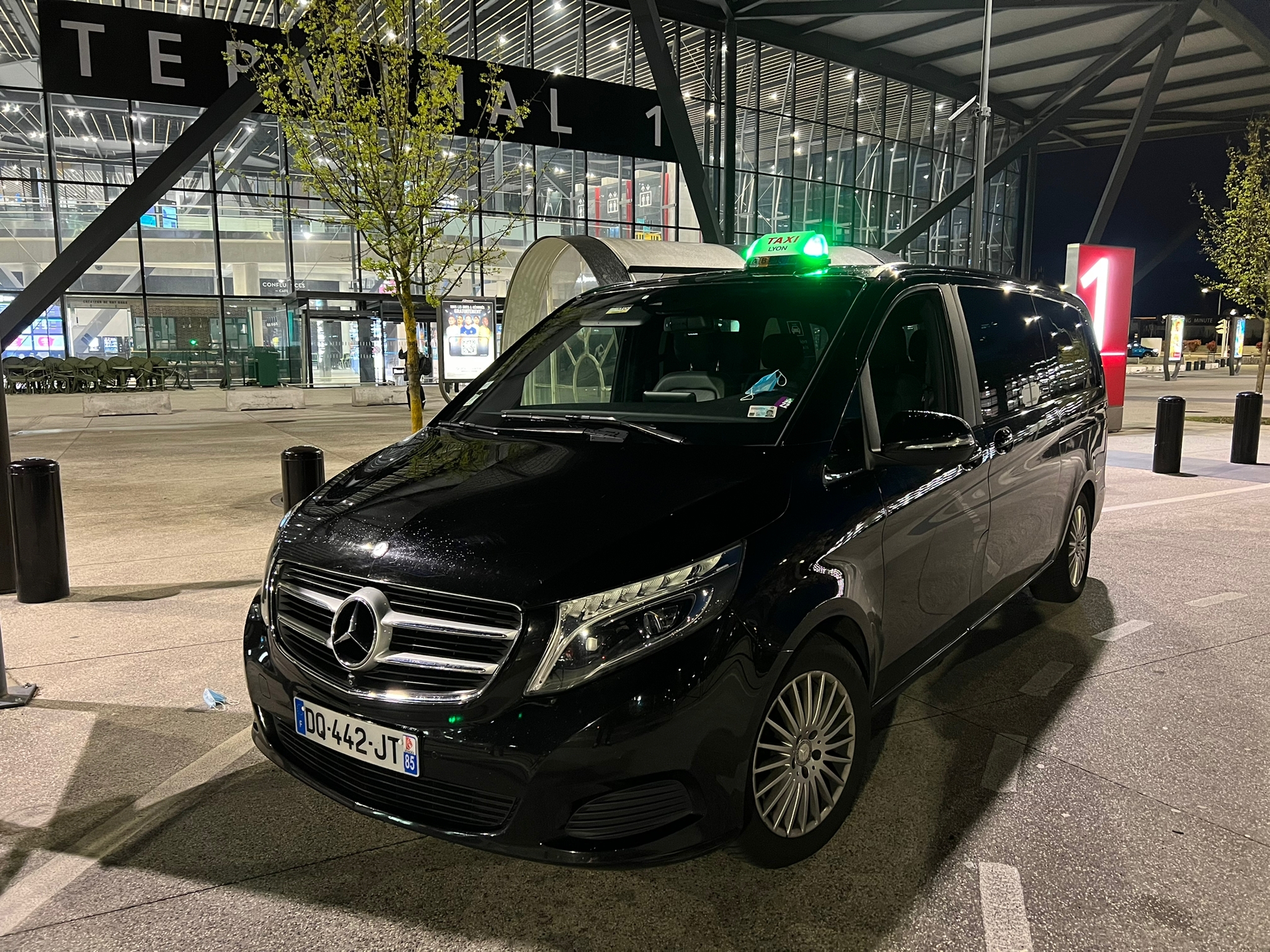 taxi van aéroport lyon